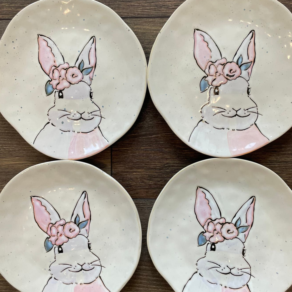 SET OF 4 ELI & ANA HANDMADE CERAMICS VANESSA BUNNY RABBIT 8" SALAD PLATES NEW